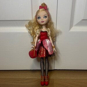Mattel Ever After High First Chapter Apple White doll.